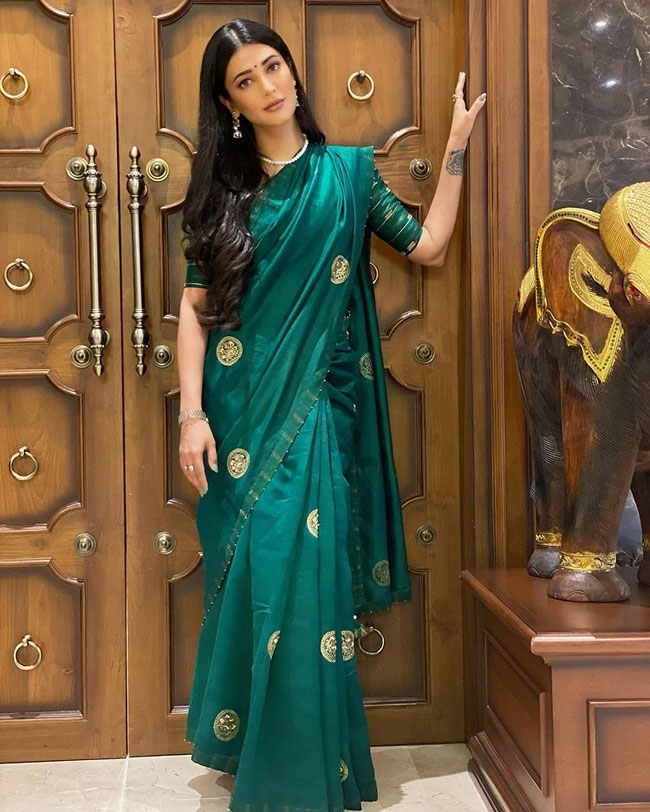 Gorgeous Shruti Haasan Instagram New Pics